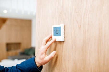setting a smart thermostat